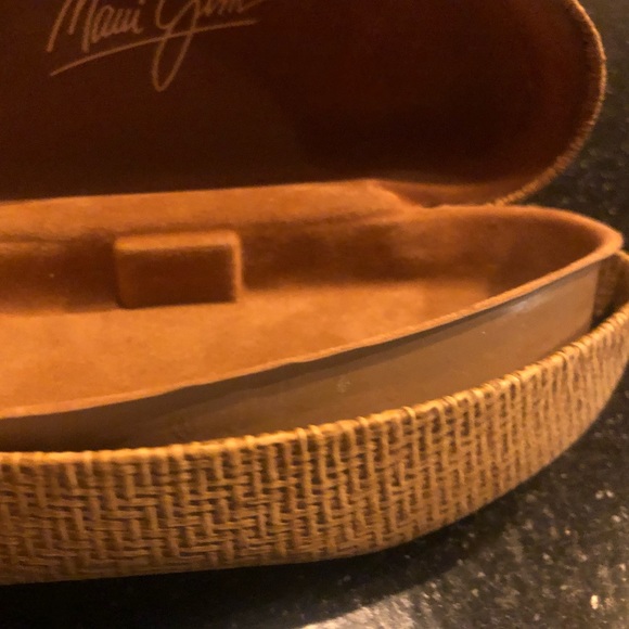 Maui Jim polarized sunglasses w/ soft & hard cases main image 4
